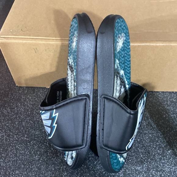 Philadelphia Eagles Youth Colorblock Big Logo Gel Slide - Picture 2 of 8